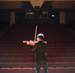 violinist on stage